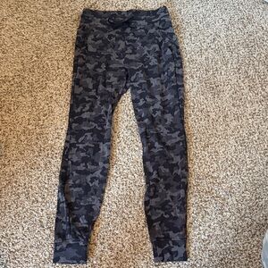 lululemon Sz 6 soft tie waist  Black Gray Camo Joggers with pockets GUC b1015